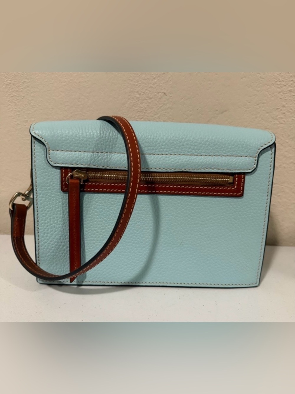 Dooney & Bourke Pebble Grain Hunter Crossbody in Caribbean Blue EUC MSRP: $338 - Picture 4 of 9